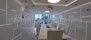 Alquiler de Oficina con 179m2 en Obarrio PH Panama Business Hub 26-6396SR
