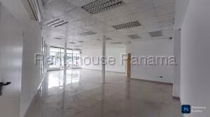 Alquiler de Local Comercial con 113m2 en Costa del Este PH Oficentro del Este 26-6413SR