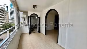 Venta de Apartamento con 168m2 en Marbella PH Girasol 26-6399SR