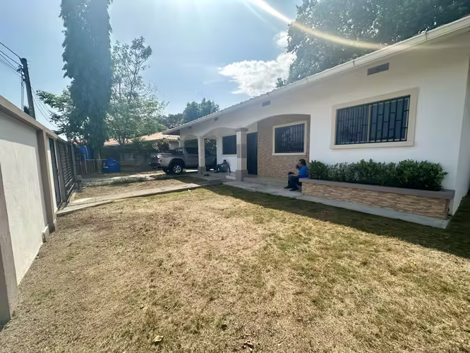 SE ALQUILA CASA AMPLIA Y CERCADA EN RESIDENCIAL EXCLUSIVO DE DAVID - Imagen 2