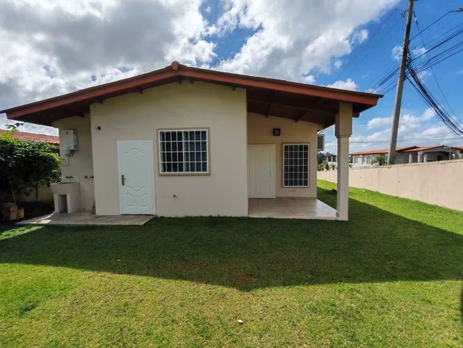 ALQUILO CASA BRISAS DEL GOLF ARRAIJAN