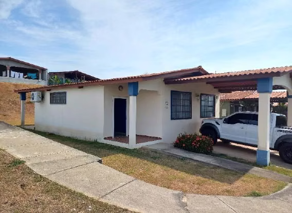 ALQUILO CASA BRISAS DEL GOLF ARRAIJAN