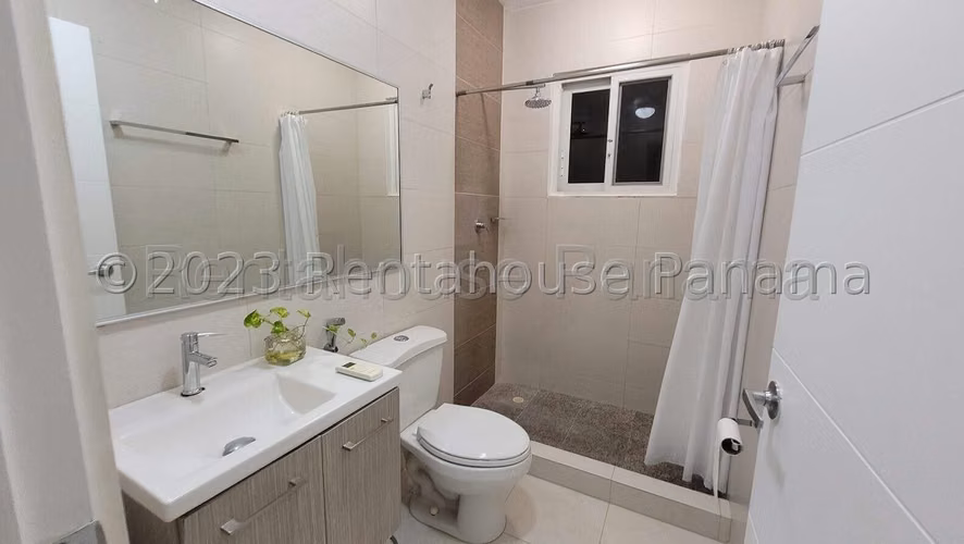 Se Vende Casa en Versalles LA26-3869