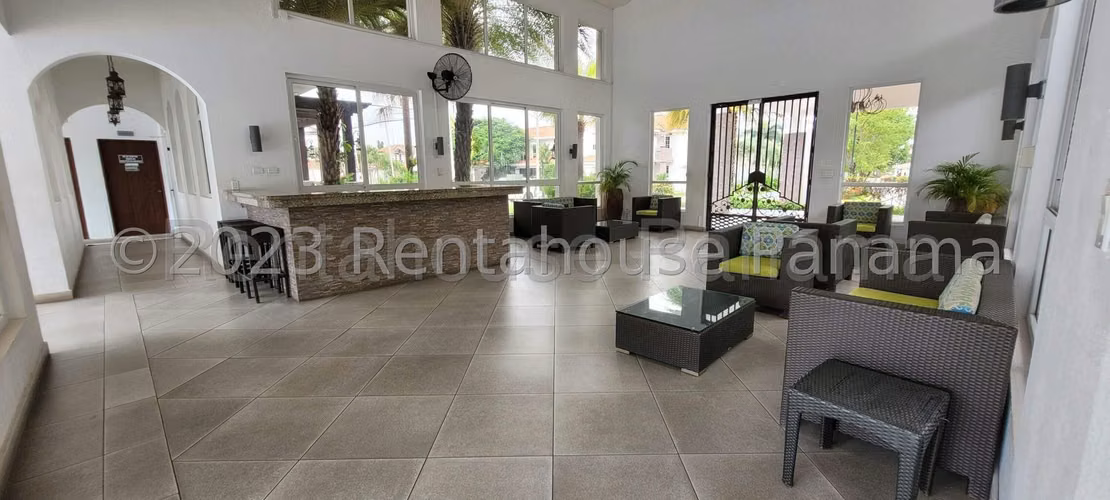 Se Vende Casa en Versalles LA26-3869