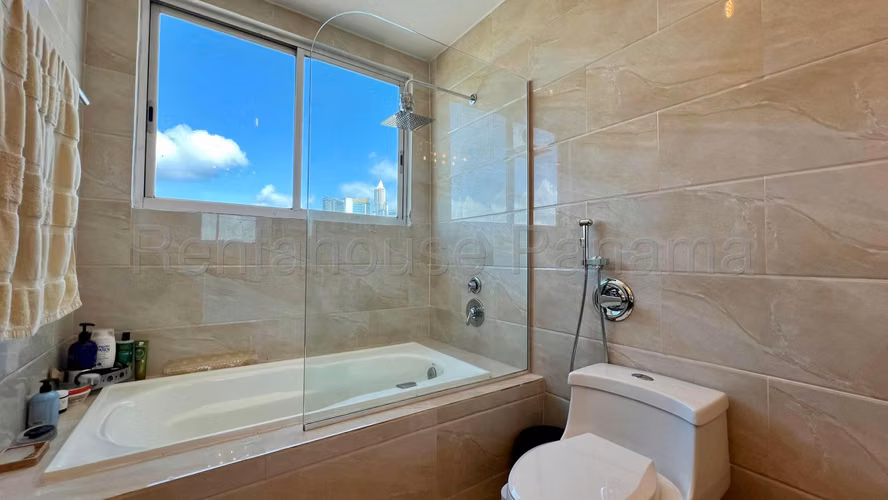 Amplio Apartamento en los Angeles Ph Leaf Tower Mts2: 113.53PD