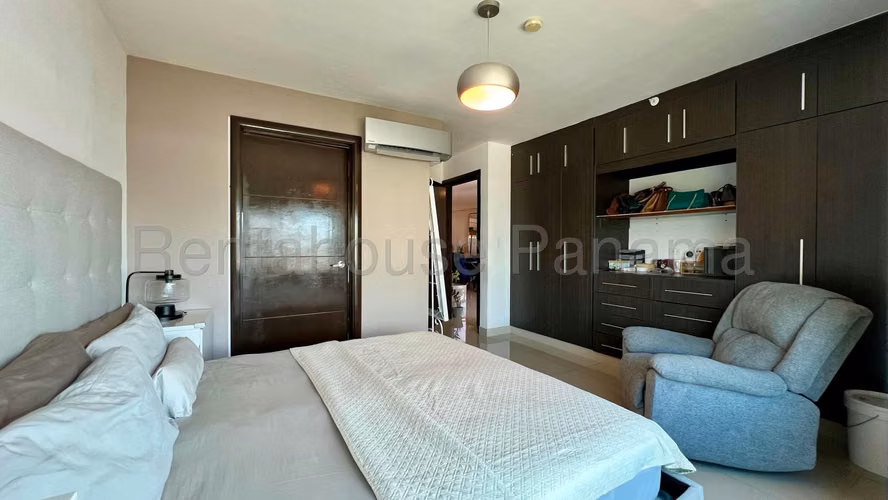 Amplio Apartamento en los Angeles Ph Leaf Tower Mts2: 113.53PD