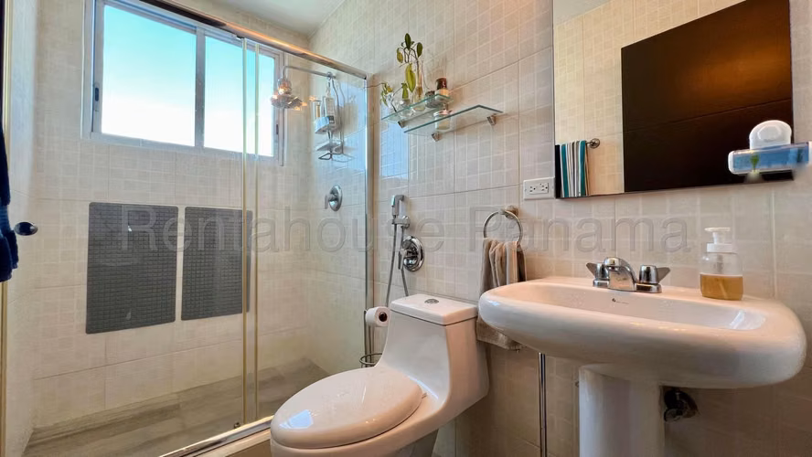 Amplio Apartamento en los Angeles Ph Leaf Tower Mts2: 113.53PD