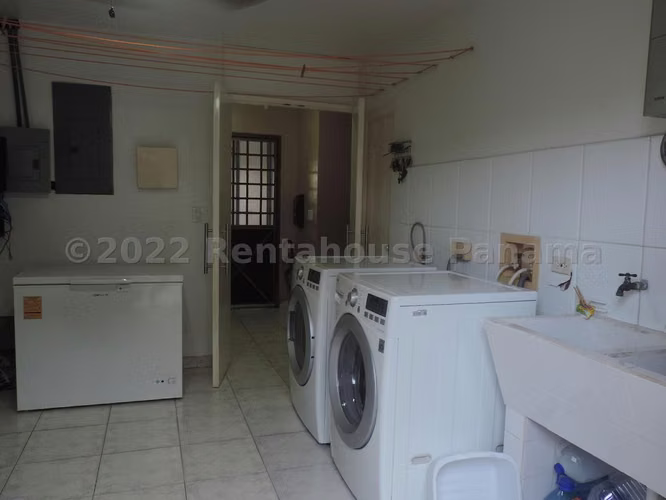 Venta de acogedora Casa en Brisas del Golf Mts2: 833 PD