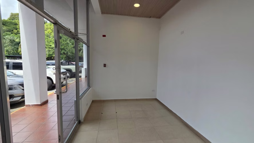 Alquiler de Local Comercial en Plaza Albrook View, 75m2