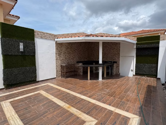 Palmeras del Este – Amplia, Exclusiva con Piscina