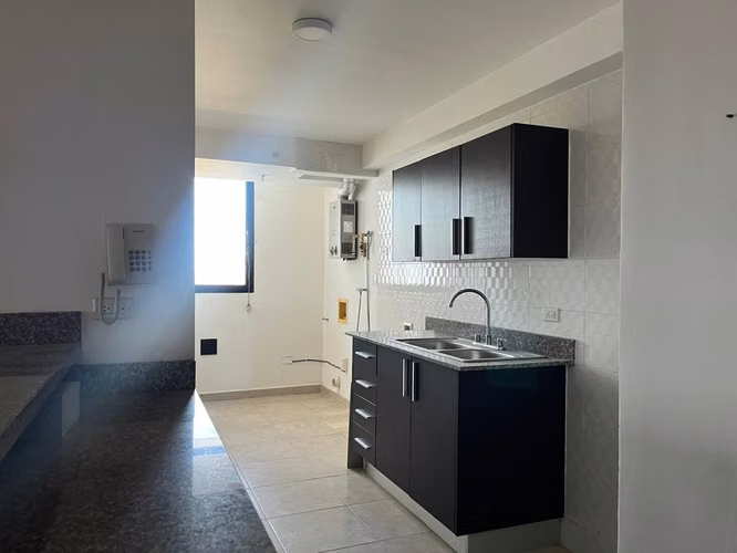 Banco vede apartamento en PH VISTA VERDE, en Carrasquilla (d)