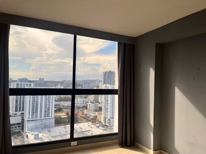 Banco vede apartamento en PH VISTA VERDE, en Carrasquilla (d)