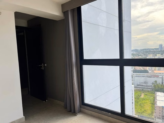 Banco vede apartamento en PH VISTA VERDE, en Carrasquilla (d)