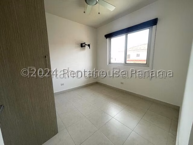 ALQUILER DE CASA EN  VERSALLES HQ