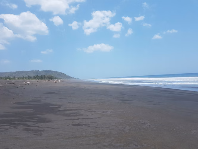 Se vende Terreno FRENTE DE PLAYA y carretera OV