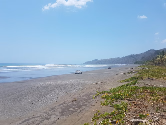 Se vende Terreno FRENTE DE PLAYA y carretera OV