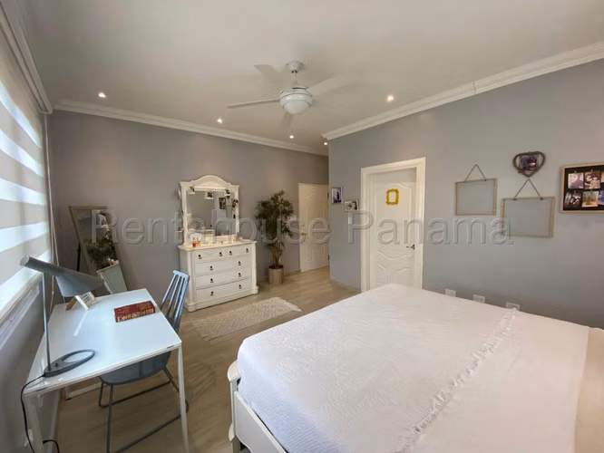 Espectacular Casa en Las Huacas en venta, 26-6382BTE