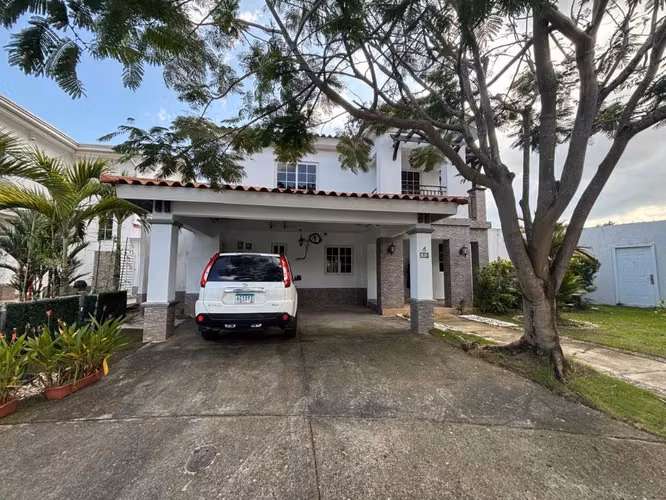VERSAILLES / 2-STORY HOUSE / 3BR / 3.5BA / COVERED PARKING