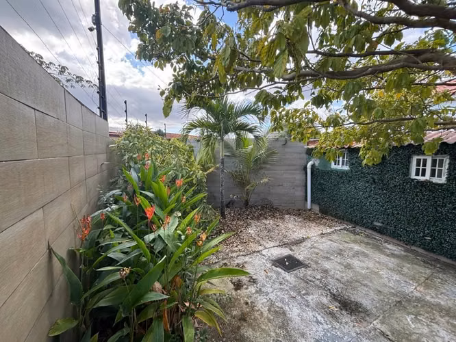 VERSALLES / CASA 260M² / 3 REC / 3.5 BAÑOS / 2 PISOS / PARKING TECHADO