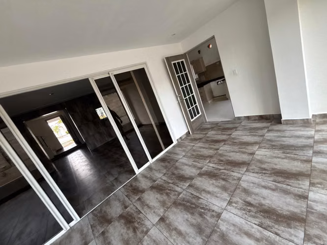 VERSALLES / CASA 260M² / 3 REC / 3.5 BAÑOS / 2 PISOS / PARKING TECHADO