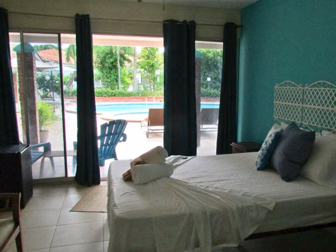 SE VENDE VILLA DE 8 RECÁMARAS EN CORONADO (13)