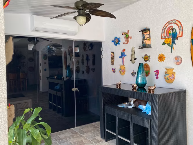 Vendo Casa en Versalles * Con piscina, Bar y Área de Barbacoa