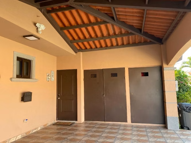 Vendo Casa en Versalles * Con piscina, Bar y Área de Barbacoa