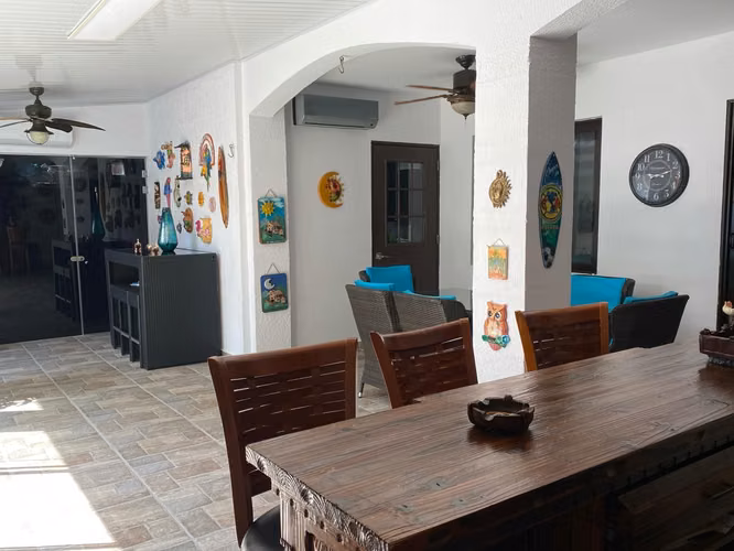 Vendo Casa en Versalles * Con piscina, Bar y Área de Barbacoa