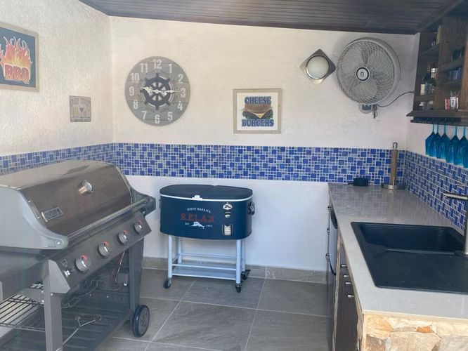 Vendo Casa en Versalles * Con piscina, Bar y Área de Barbacoa