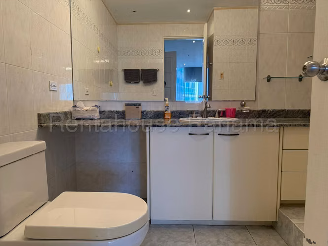 Se Vende Apartamento en Avenida Balboa VLU26-6158