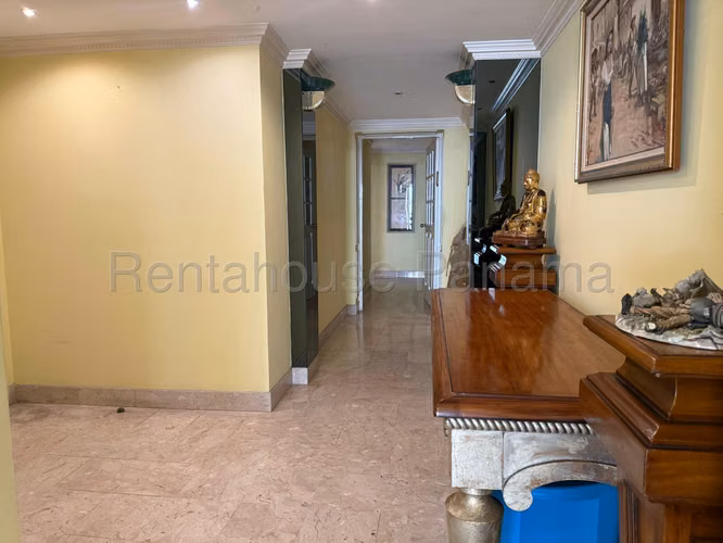 Se Vende Apartamento en Avenida Balboa VLU26-6158