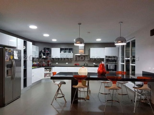 vendo casa en HORIZONTES altos de panama OF 25-4450