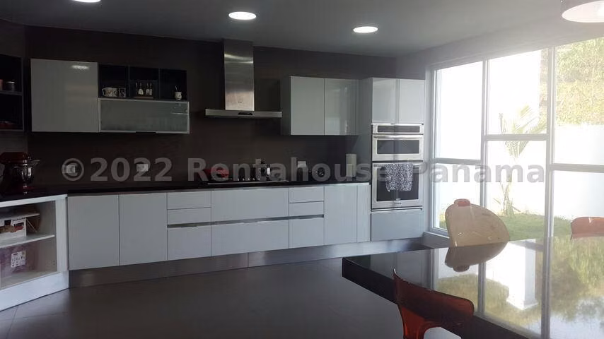 vendo casa en HORIZONTES altos de panama OF 25-4450
