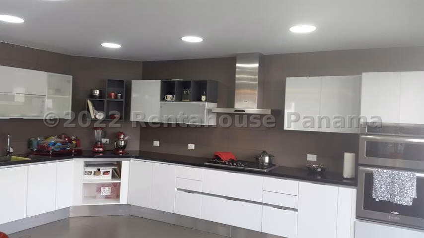 vendo casa en HORIZONTES altos de panama OF 25-4450