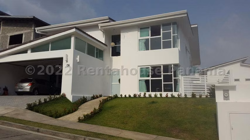 vendo casa en HORIZONTES altos de panama OF 25-4450