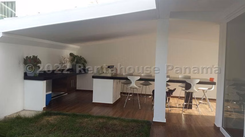 vendo casa en HORIZONTES altos de panama OF 25-4450