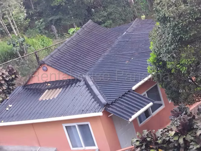 VENTA DE LOTE CON CABAÑA EN ALTOS DE  CERRO AZUL HQ