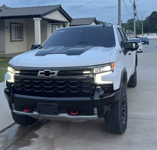 SE VENDE CHEVROLET SILVERADO ZR2 2025 CON 11MIL KM