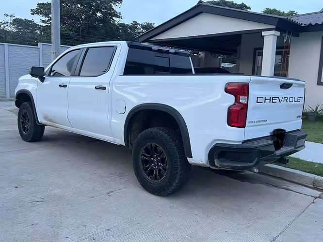 SE VENDE CHEVROLET SILVERADO ZR2 2025 CON 11MIL KM
