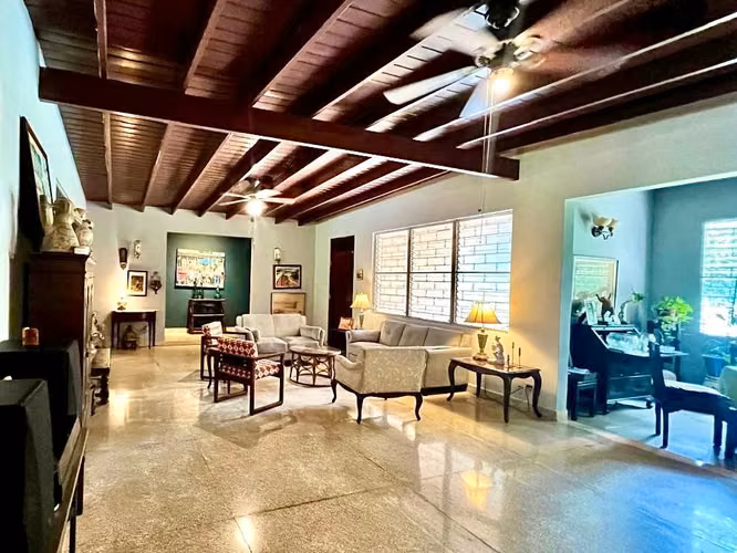 Venta de Espectacular Casa en las Cumbres - Imagen 2