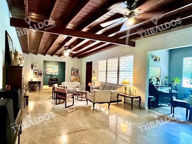 Venta de Espectacular Casa en las Cumbres - Imagen 2