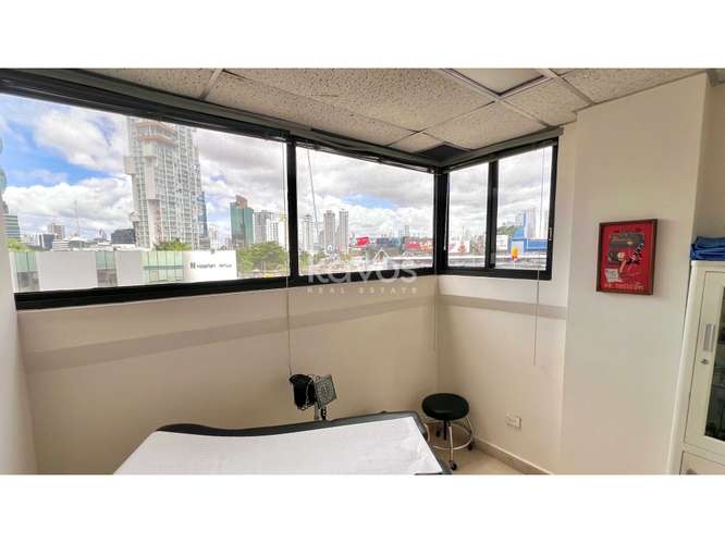 VENTA DE CONSULTORIO EQUIPADO CON VISTAS A LA CIUDAD - PUNTA PAITILLA
