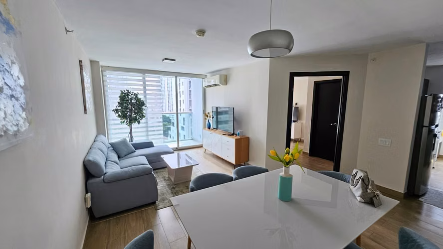 Altos del Golf , VENTA de apartamento remodelado a 2 cuadras del Parque Omar.