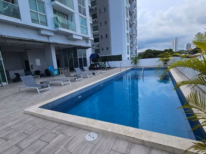 Altos del Golf , VENTA de apartamento remodelado a 2 cuadras del Parque Omar.