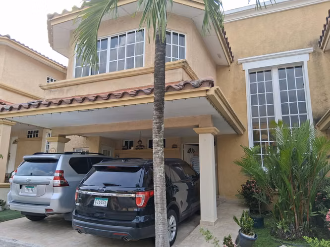 SE VENDE CASA EN DORADO SPRING – EXCLUSIVA RESIDENCIA EN COMUNIDAD CERRADA