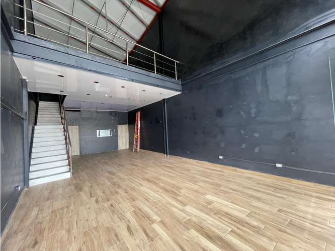 SE ALQUILA LOCAL EN MIDTOWN PLAZA TUMBA MUERTO CON MEZZANINE