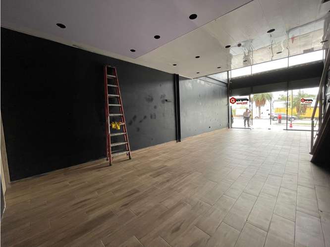 SE ALQUILA LOCAL EN MIDTOWN PLAZA TUMBA MUERTO CON MEZZANINE