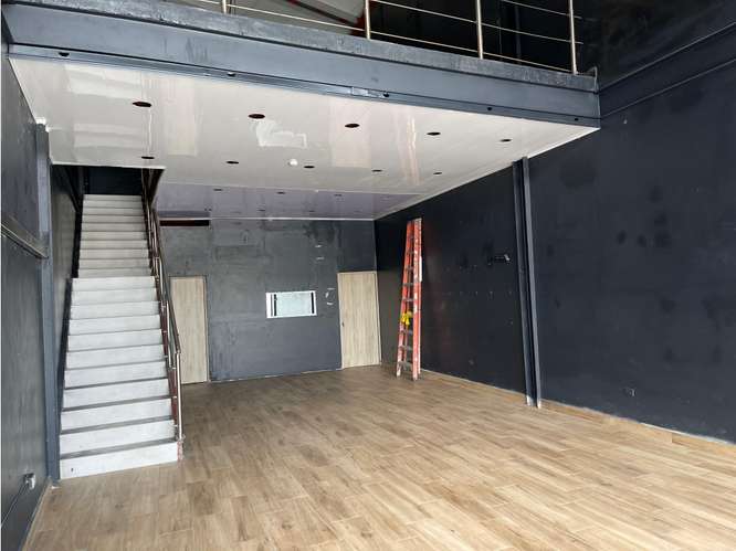 SE ALQUILA LOCAL EN MIDTOWN PLAZA TUMBA MUERTO CON MEZZANINE