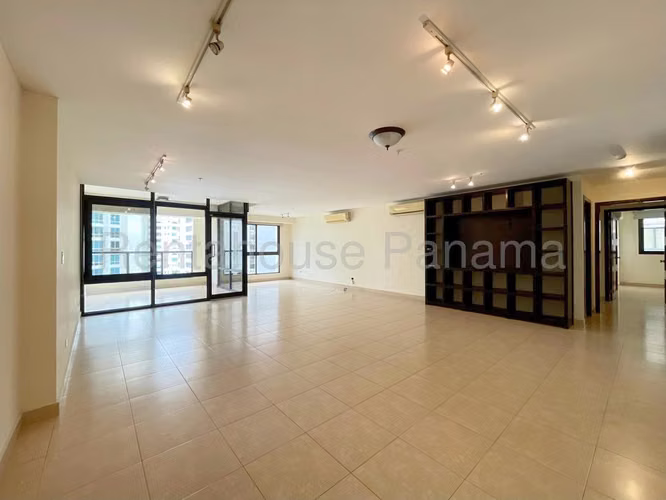 Venta de apartamento en Costa del Este   AK