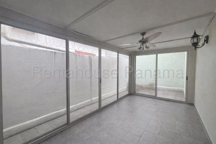 Venta de casa en Condado del Rey   AK